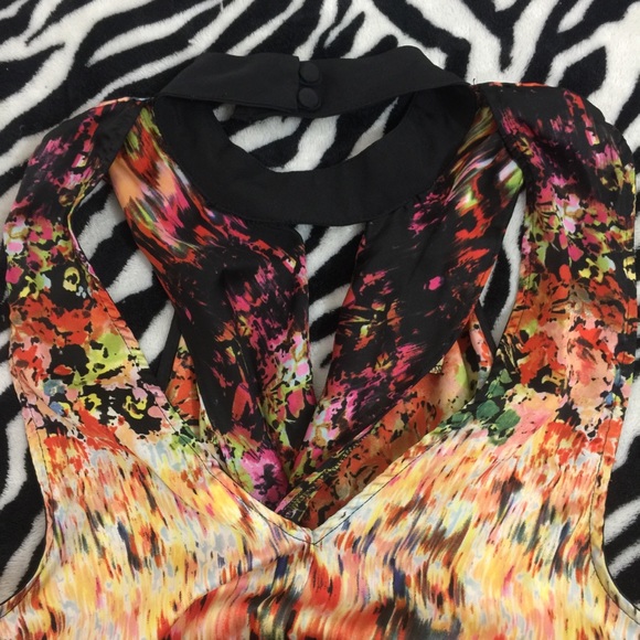 Unique collar bright floral abstract art top - Picture 5 of 8